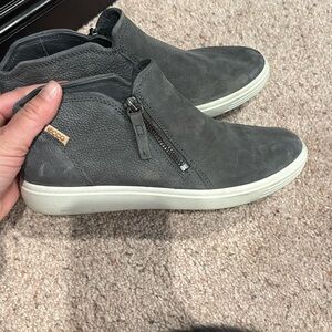 ECCO womens soft low side-zip ankle bootie leather color dark shadow size EU 37